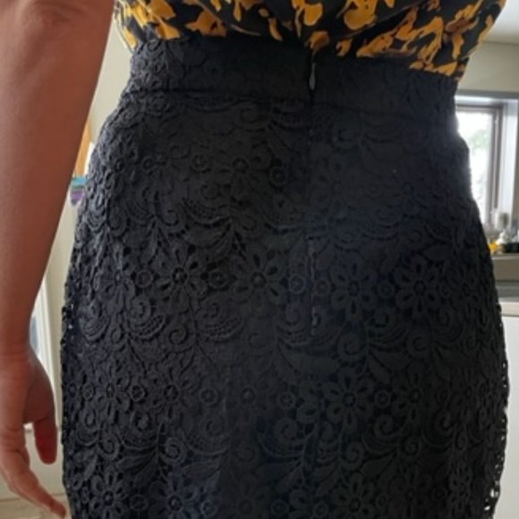 UNIQLO BLACK LACE Knee Length FITTED PENCIL SKIRT, Small - Picture 7 of 14